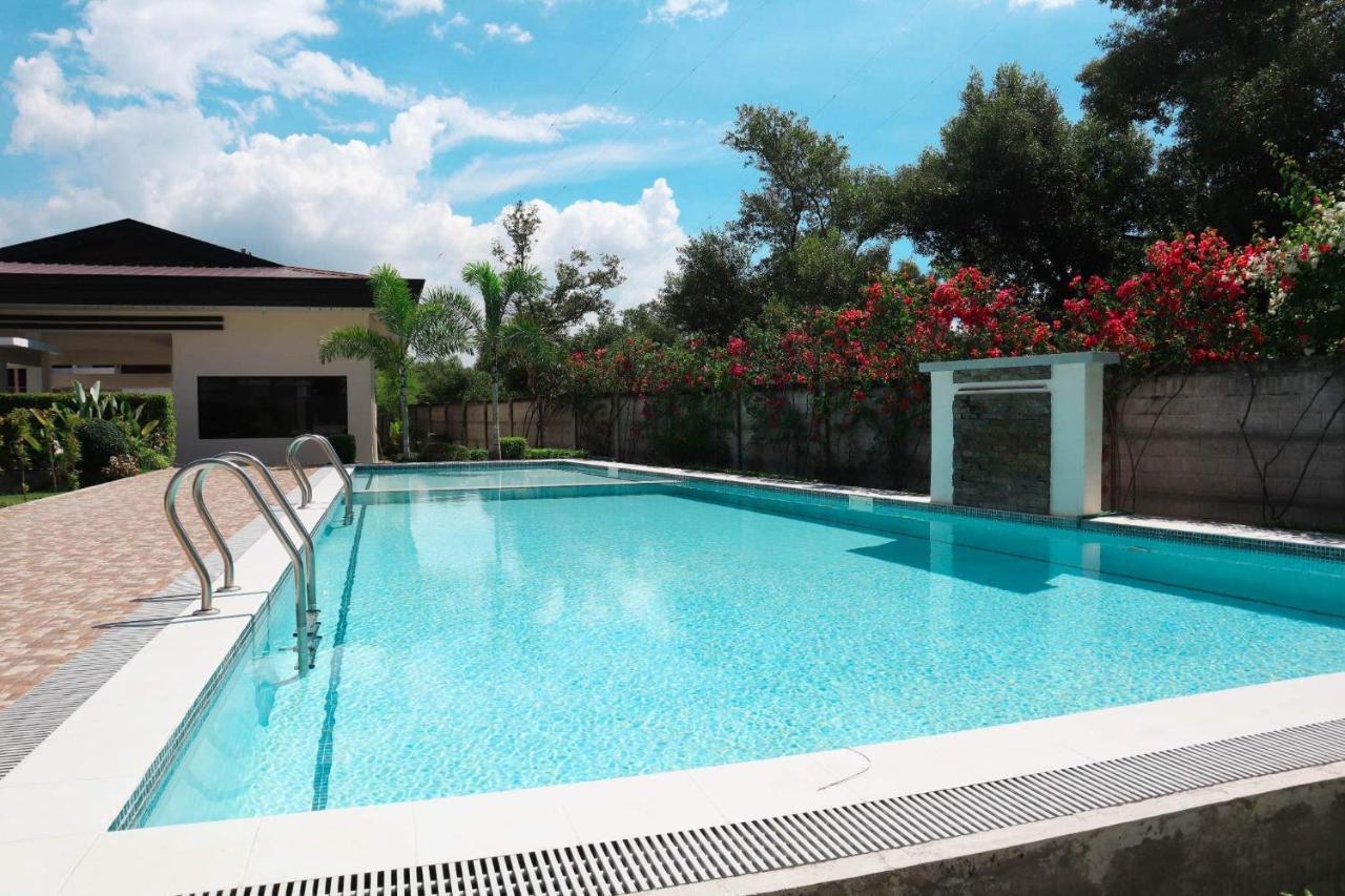 Homeist South Almond Drive Talisay  Exteriör bild